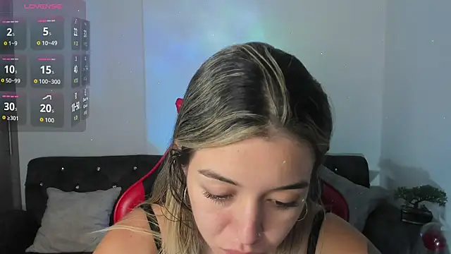 zoee jackson online show from October 13, 3:31 am