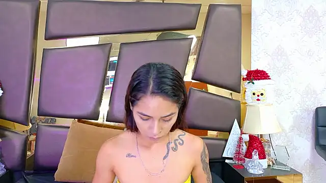 NicoleEsposito online show from January 5, 11:30 pm