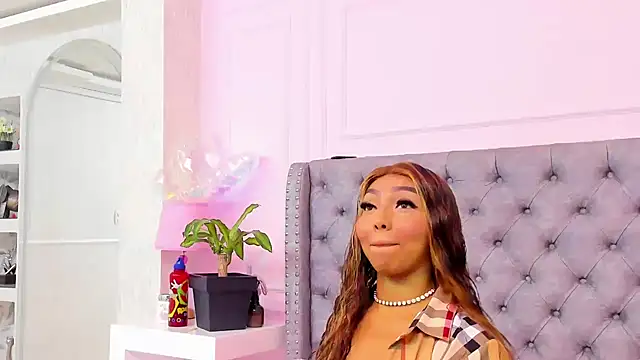 HaileeRoberts online show from April 4, 12:26 pm