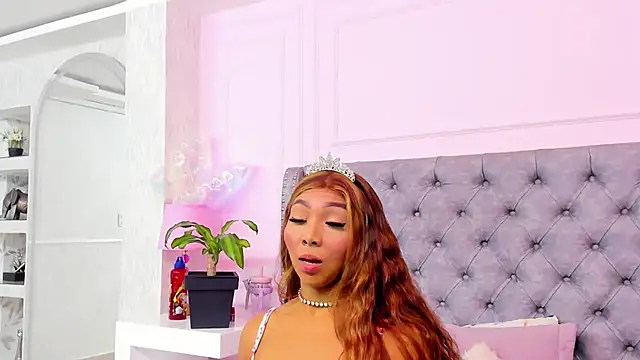 HaileeRoberts online show from April 10, 12:22 pm