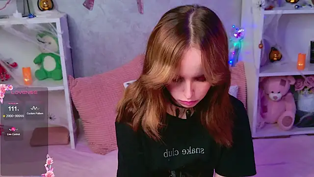 b4by LoL1 online show from October 28, 3:40 pm