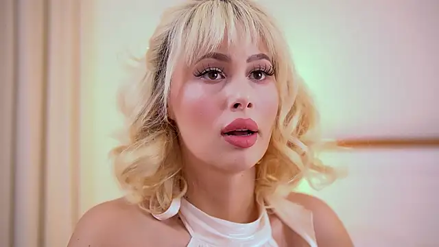 AdelineKing online show from April 6, 1:49 am