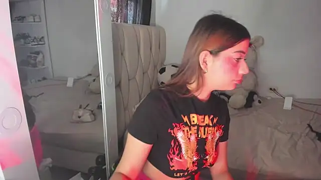 KittyKlum online show from April 9, 6:35 pm