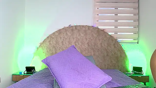 anisha x online show from December 4, 7:36 pm