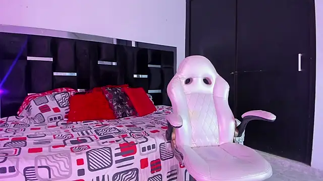 Tasha Sant online show from November 24, 9:06 pm