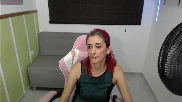 Ruby Your Milf online show from December 19, 9:40 pm