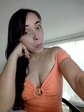 natalie cowens online show from January 9, 9:30 pm