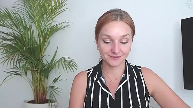 AliciaDesire online show from October 16, 1:36 pm