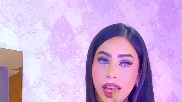 GiahDaniels online show from April 2, 3:26 am