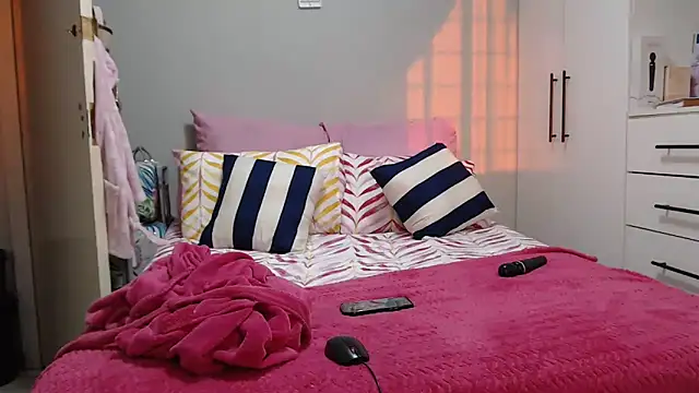 Amberbela online show from April 9, 4:15 am