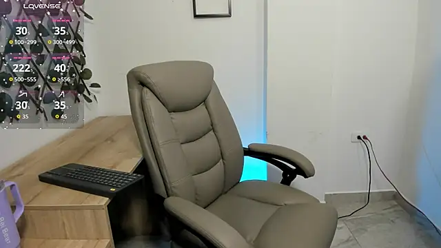 Madeleine  w online show from January 7, 12:47 am