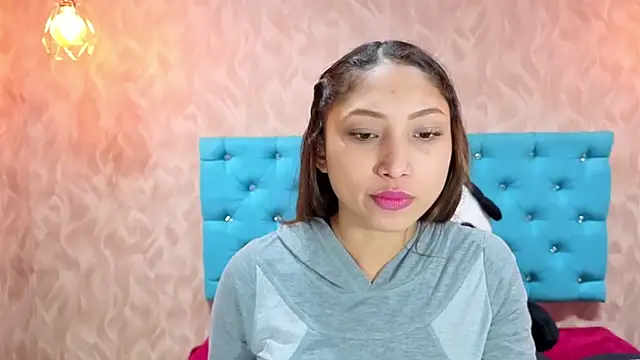 MadelineDoll online show from April 3, 2:04 pm