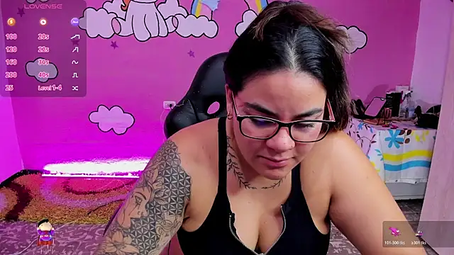 Sharon hils online show from February 10, 9:07 pm