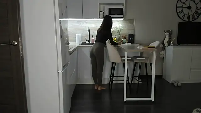 nilliluv online show from February 10, 4:10 pm