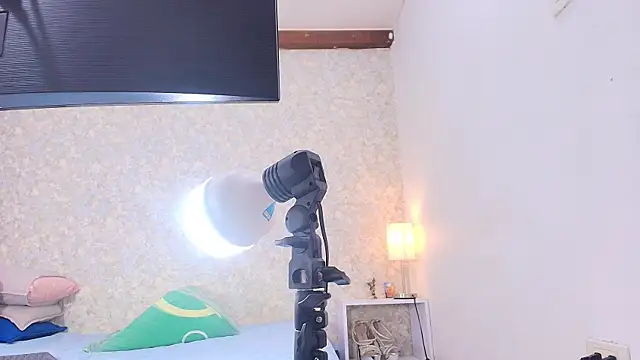 nicol f online show from October 31, 7:29 pm