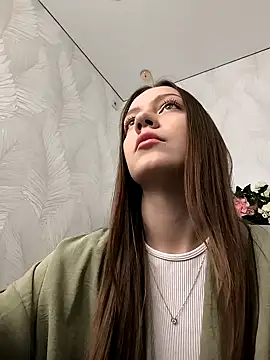 AliceBrayan online show from March 8, 4:11 pm