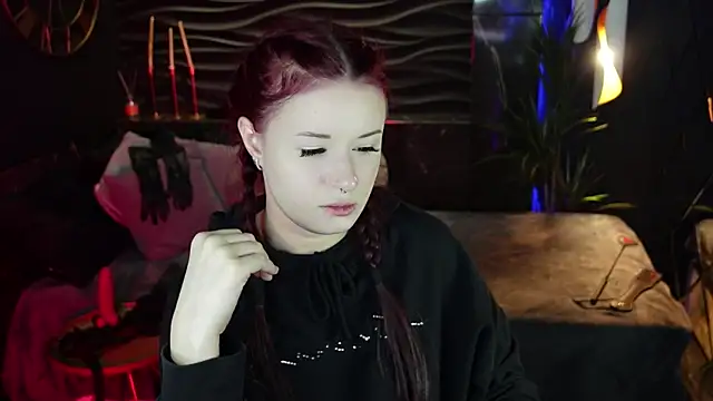 Lily Moonlight online show from October 22, 7:35 am