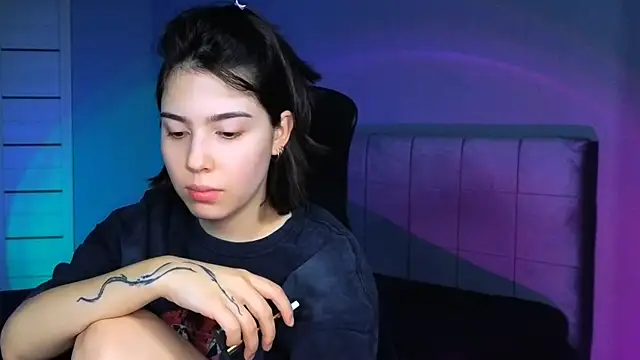 Stacy Gonzales  online show from December 3, 10:06 am