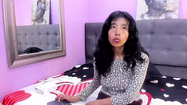karolinee 66  online show from May 30, 4:54 am