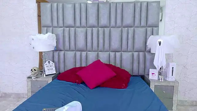 ZoehRoux online show from October 25, 4:31 am