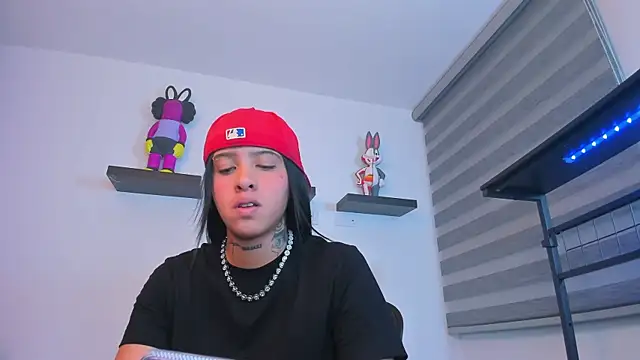 Gangster Girl online show from November 22, 12:35 am