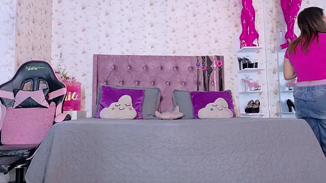 AvrillThomas online show from March 23, 7:09 pm