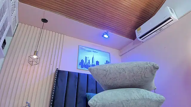 viiolett lee online show from March 4, 7:53 pm