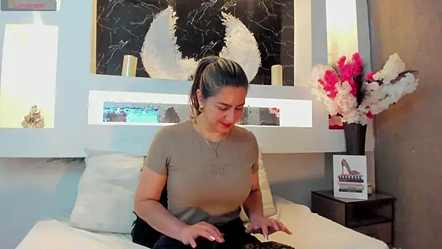 cinthya fx online show from October 11, 11:58 am