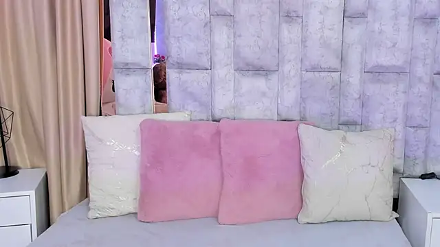 lila noa online show from November 28, 7:50 pm