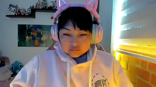 Shaddycute  online show from February 24, 1:32 pm