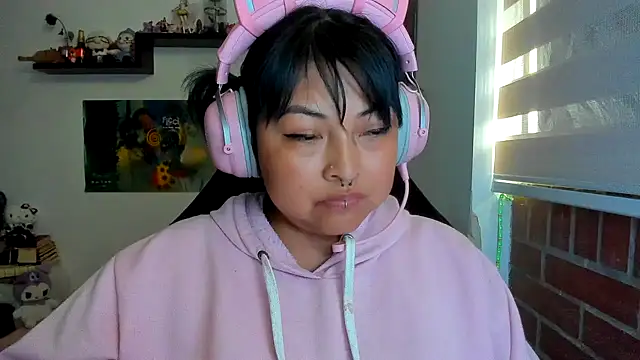 Shaddycute  online show from March 10, 3:38 pm