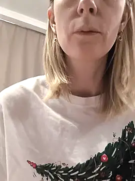 AvelinaLeoni online show from February 19, 6:24 am