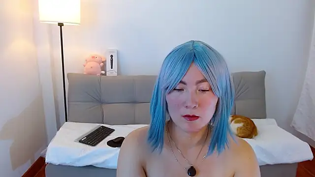 Elle Lee  online show from April 26, 9:34 pm