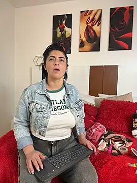 karenlennox1 online show from June 5, 11:11 pm