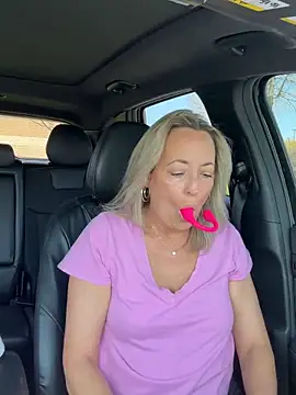 Cherry-red-xo online show from April 23, 4:09 pm