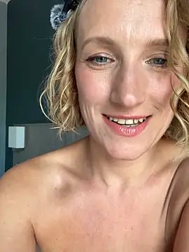 UmaTruewoman online show from April 11, 6:52 am