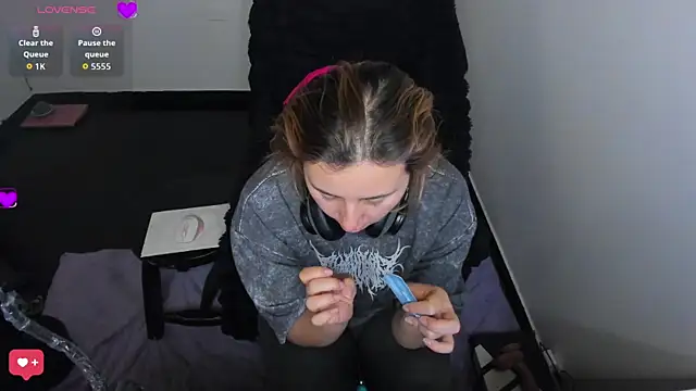 bonnie moon  online show from February 5, 8:56 pm