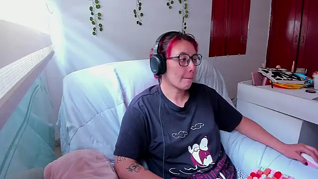 bonnie moon  online show from September 27, 3:19 pm