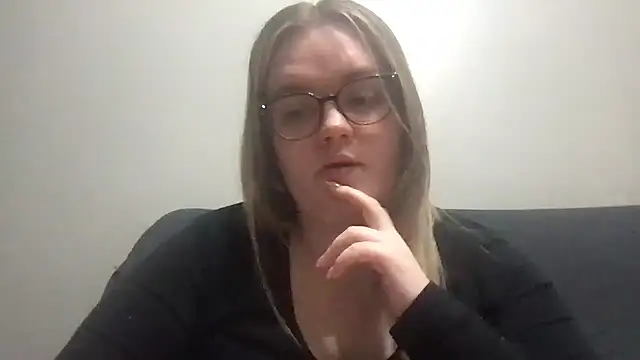 honeyyy24 online show from April 7, 9:39 pm