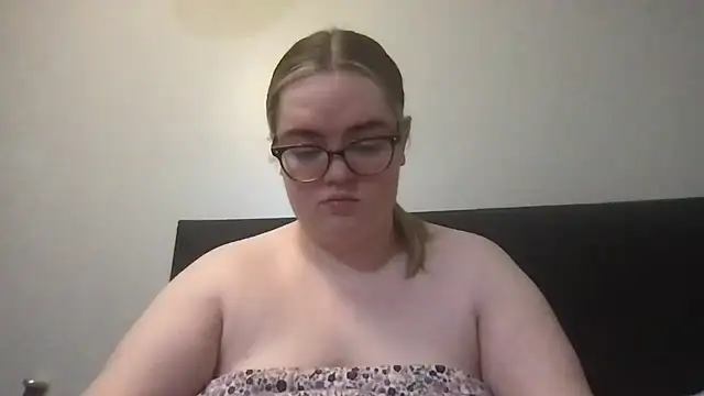 honeyyy24 online show from March 9, 3:26 pm