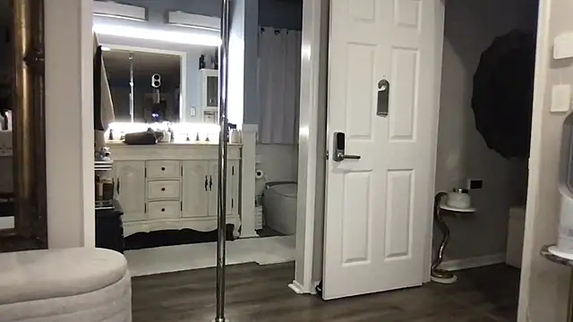 curvyfunlover online show from October 1, 11:26 am