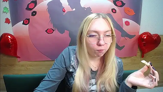 BeatriceFly online show from October 15, 12:30 pm