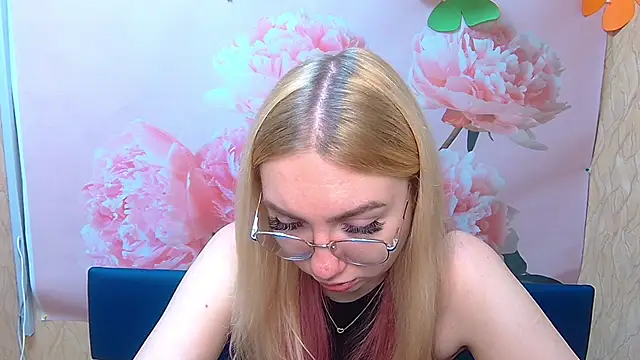 BeatriceFly online show from September 27, 11:50 am