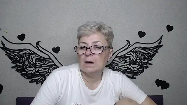 EmiliaGree online show from November 17, 6:30 pm