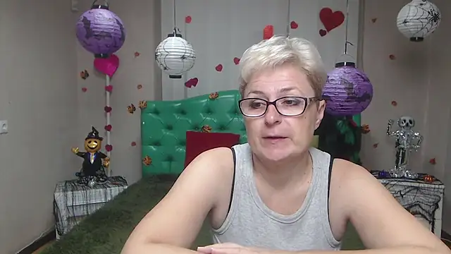 EmiliaGree online show from November 1, 6:23 pm