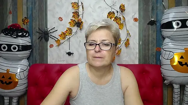 EmiliaGree online show from November 2, 6:33 pm