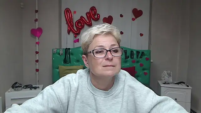 EmiliaGree online show from September 29, 5:07 pm