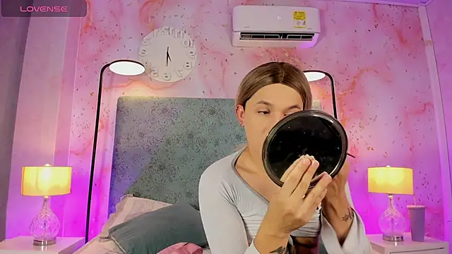 JESSI NAOMI online show from November 4, 11:10 pm