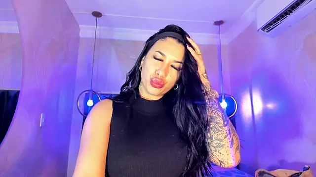 kiim taaylor online show from February 4, 8:01 pm