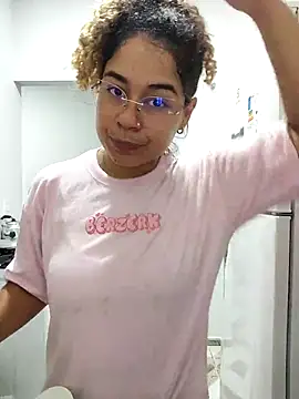 VitoriaFernandes online show from February 17, 10:20 pm